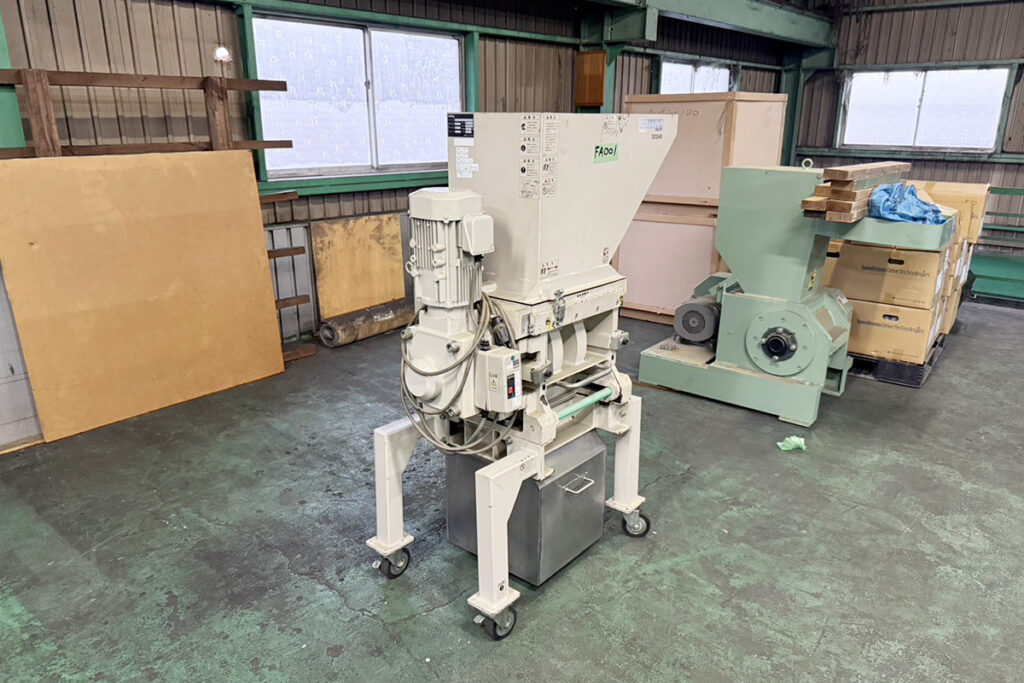 シュトルツ社製　中古低速粉砕機（スカッター）　【SX-340】　【2馬力1.5kW】　側面画像