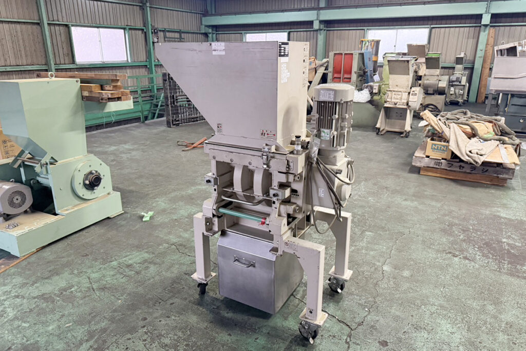 シュトルツ社製　中古低速粉砕機（スカッター）　【SX-340】　【2馬力1.5kW】　側面画像3