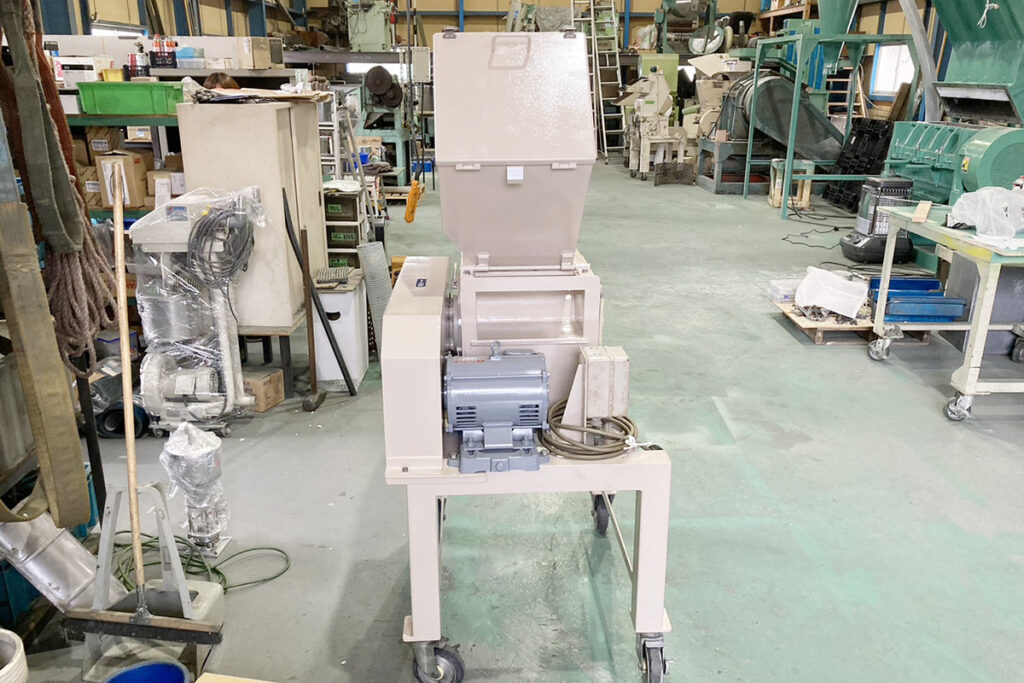 ダイコー精機社製　中古プラスチック粉砕機　【DAS-28】　【5馬力3.7kW】　背面画像