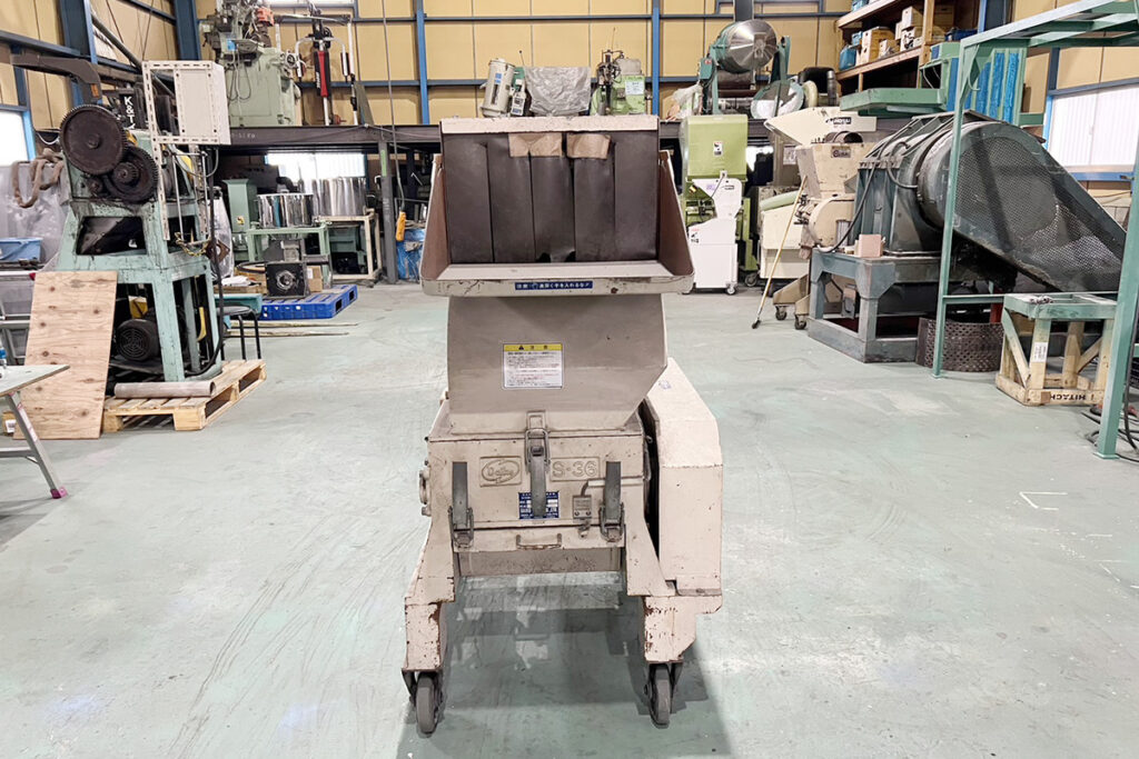 ダイコー精機社製　中古プラスチック粉砕機　【DAS-36】　【7.5馬力5.5kW】　正面画像