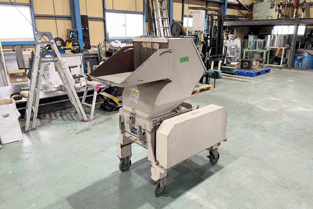 ダイコー精機社製　中古プラスチック粉砕機　【DAS-36】　【7.5馬力5.5kW】　側面画像