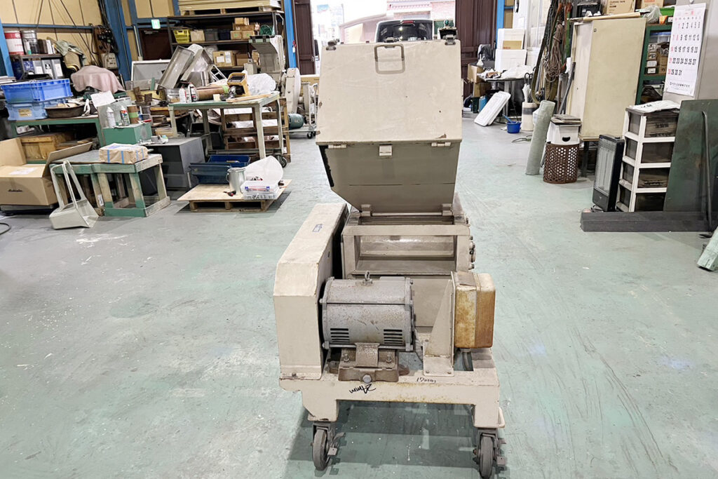 ダイコー精機社製　中古プラスチック粉砕機　【DAS-36】　【7.5馬力5.5kW】　背面画像