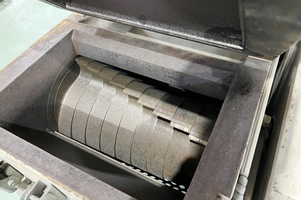 ダイコー精機社製　中古プラスチック粉砕機　【DAS-36】　【7.5馬力5.5kW】　刃部画像
