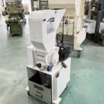 ホーライ社製　中古プラスチック粉砕機　【P-1314】　【1馬力0.75kW】　側面画像のサムネイル