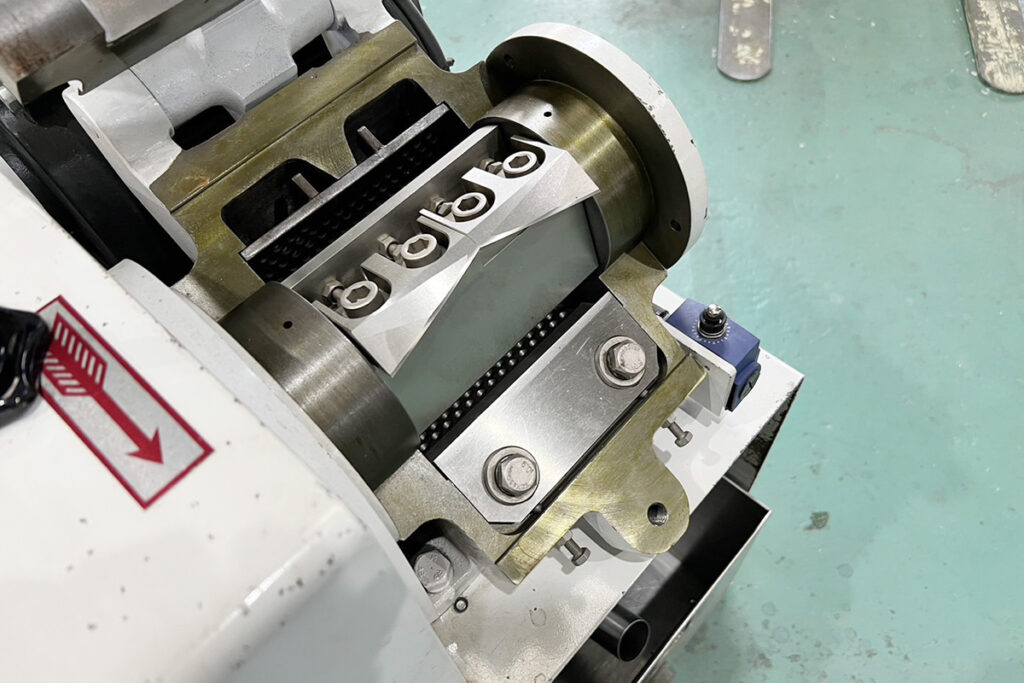 ホーライ社製　中古プラスチック粉砕機　【P-1314】　【1馬力0.75kW】　刃部画像