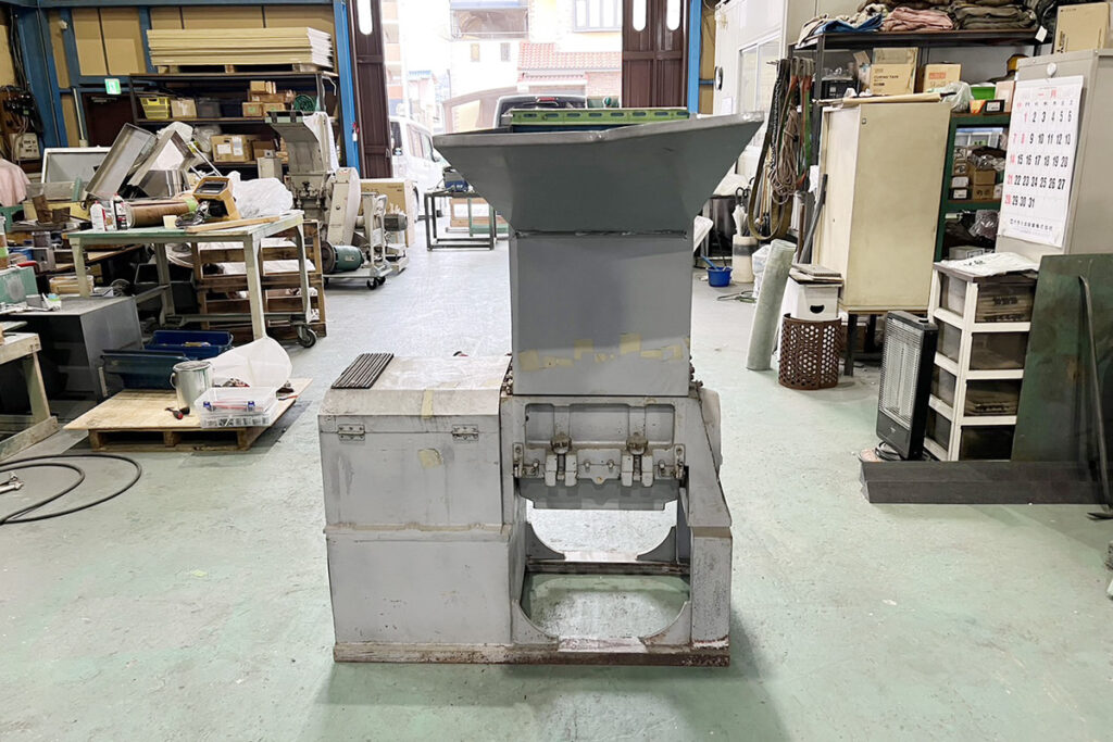 森田精機社製　中古プラスチック粉砕機　【JC-10D】　【10馬力7.5kW】　正面画像