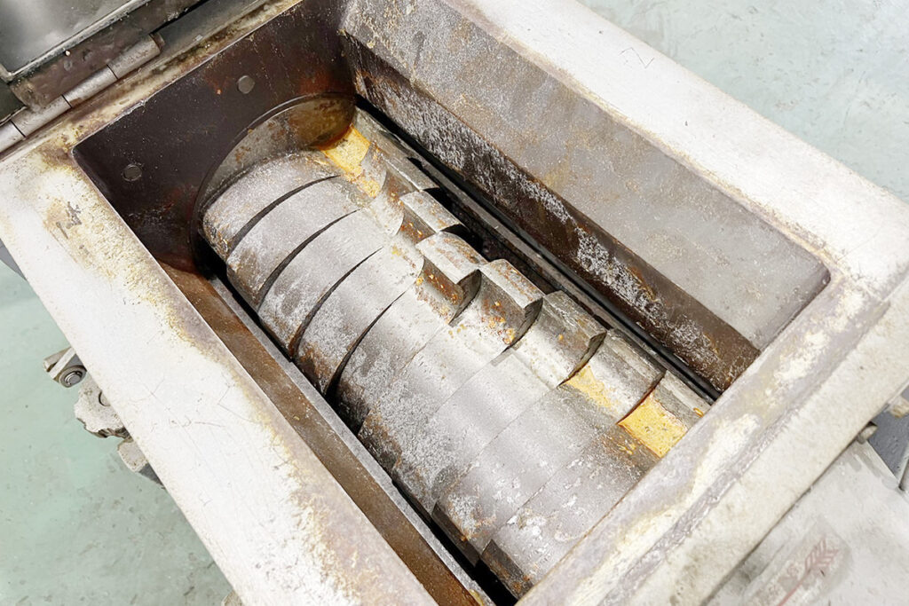 森田精機社製　中古プラスチック粉砕機　【JC-10D】　【10馬力7.5kW】　刃部画像