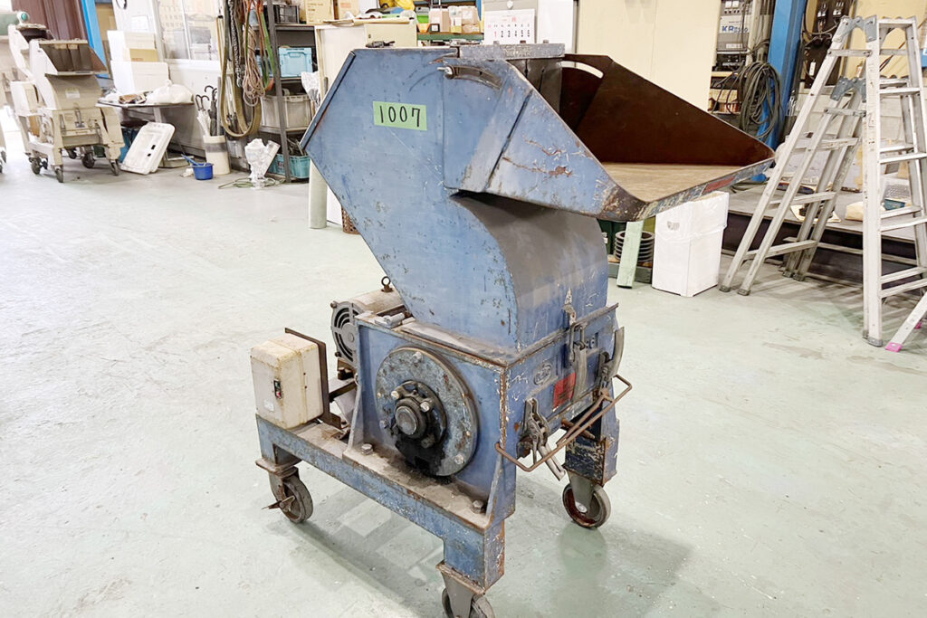 ダイコー精機社製　中古プラスチック粉砕機　【DAS-36】　【7.5馬力5.5kW】　側面画像