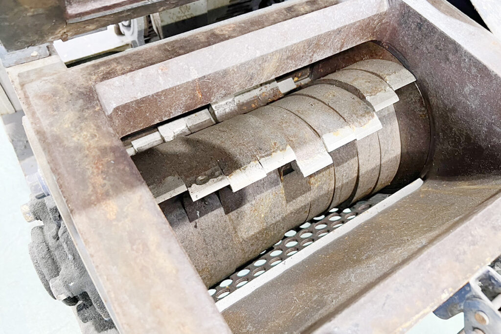 ダイコー精機社製　中古プラスチック粉砕機　【DAS-36】　【7.5馬力5.5kW】　刃部画像