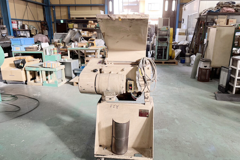 ホーライ社製　中古プラスチック粉砕機　【SR-360】　【3馬力2.2kW】　背面画像