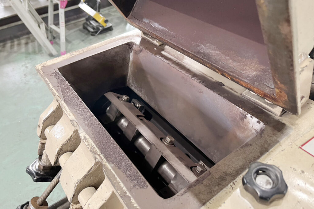 ホーライ社製　中古プラスチック粉砕機　【SR-360】　【3馬力2.2kW】　刃部画像2