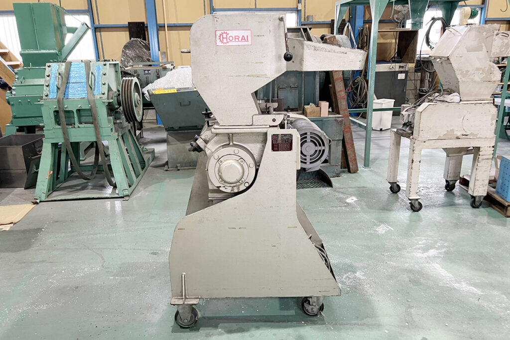 ホーライ社製　中古プラスチック粉砕機　【V-360（VC-360）】　【5馬力3.7kW】