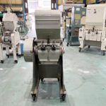 ホーライ社製　中古プラスチック粉砕機　【V-360（VC-360）】　【5馬力3.7kW】　背面画像のサムネイル