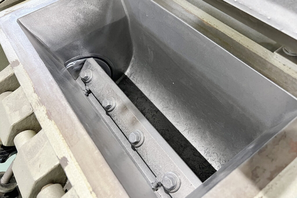 ホーライ社製　中古プラスチック粉砕機　【V-360（VC-360）】　【5馬力3.7kW】　刃部画像