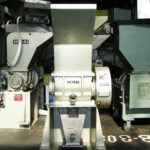 ホーライ社製　中古プラスチック粉砕機　【P-1328】　【2馬力1.5kW】　正面画像のサムネイル