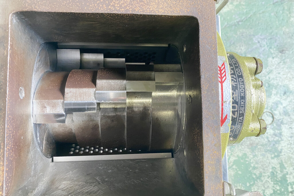 森田精機社製　中古プラスチック粉砕機　【JC-2】　【2馬力1.5kW】　刃部画像2