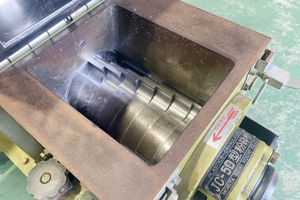 森田精機社製　中古プラスチック粉砕機　【JC-5】　【5馬力3.7kW】　刃部画像2