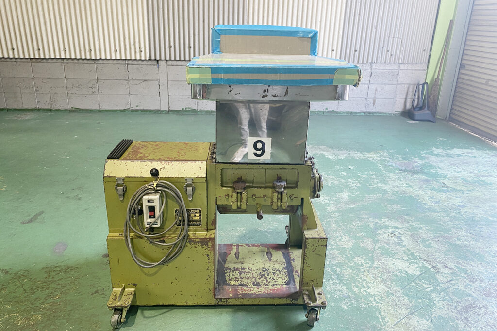 森田精機社製　中古プラスチック粉砕機　【JC-5LD】　【5馬力3.7kW】　正面画像
