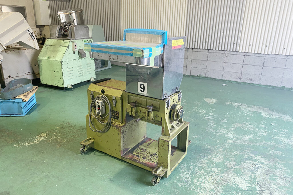 森田精機社製　中古プラスチック粉砕機　【JC-5LD】　【5馬力3.7kW】　側面画像