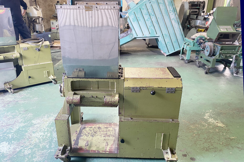 森田精機社製　中古プラスチック粉砕機　【JC-5LD】　【5馬力3.7kW】　背面画像