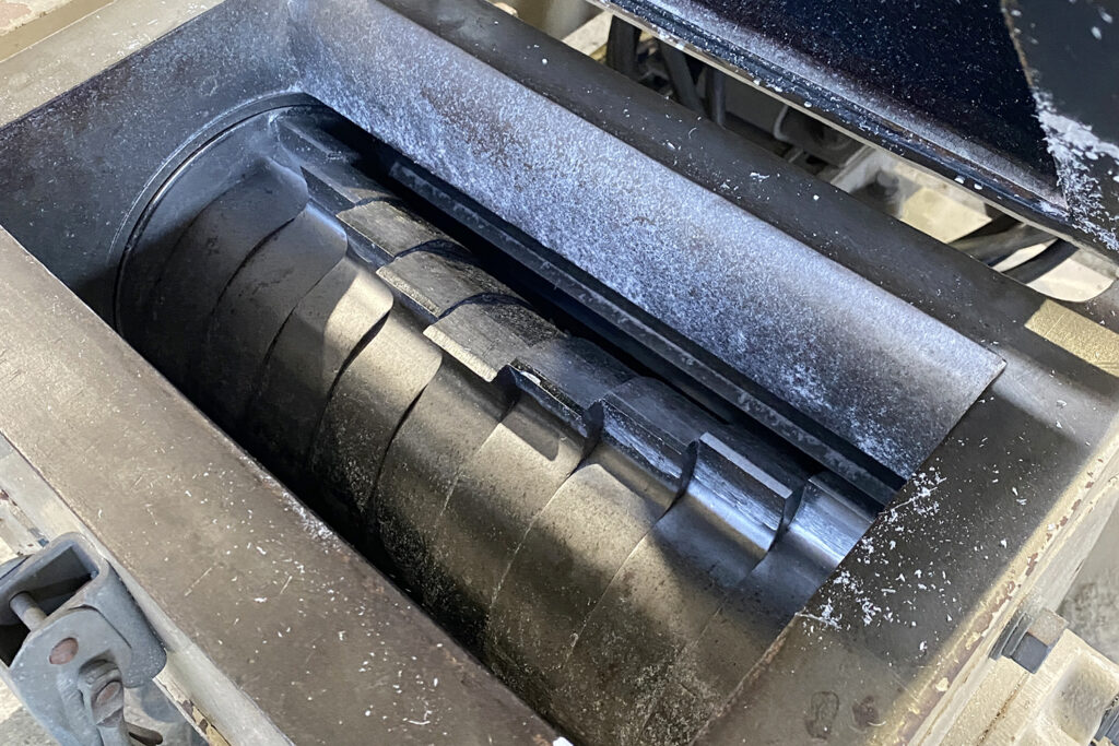 ダイコー精機社製　中古プラスチック粉砕機　【DAS-36】　【7.5馬力5.5kW】　刃部画像2