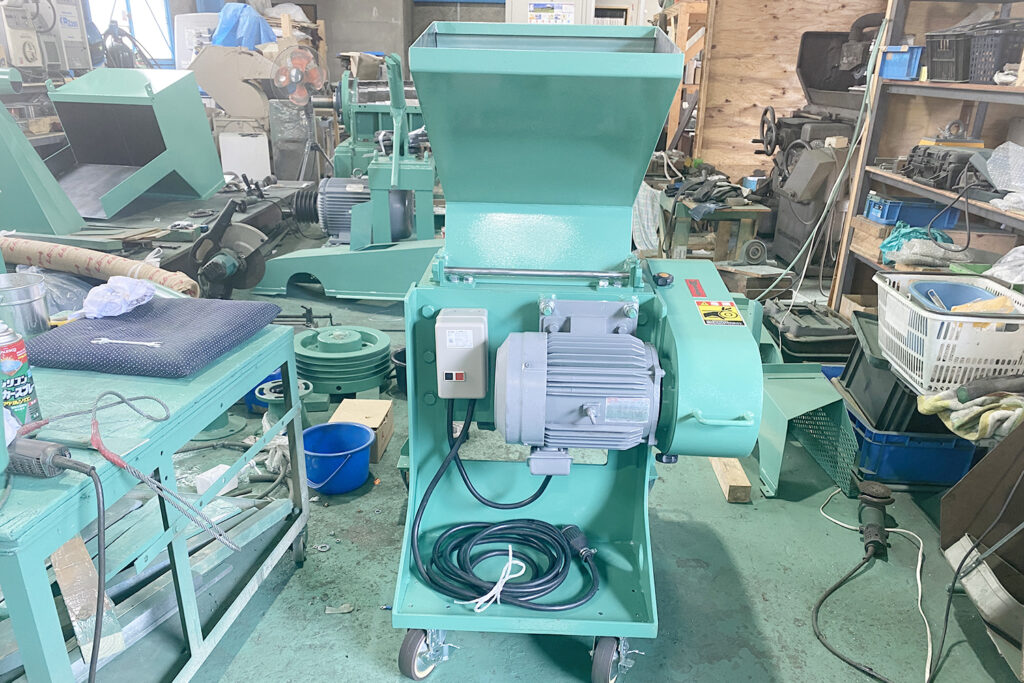 ホーライ社製　中古プラスチック粉砕機　【V-360（VC-360）】　【5馬力3.7kW】　正面画像