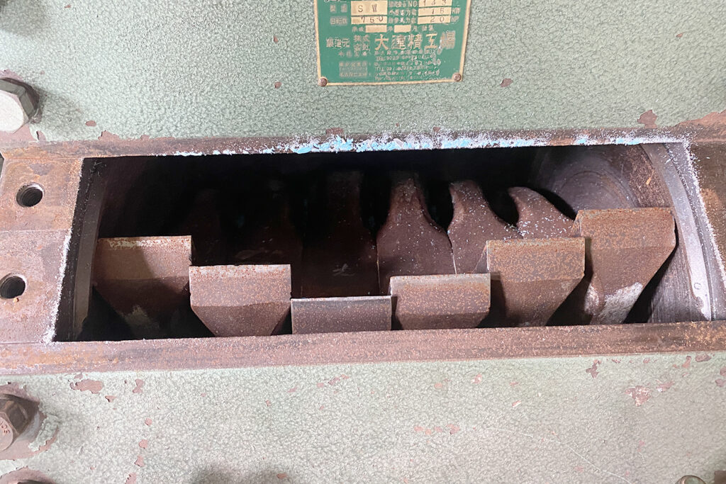 大達精工場社製　中古プラスチック粉砕機　【SW】　【20馬力15kW】　刃部画像