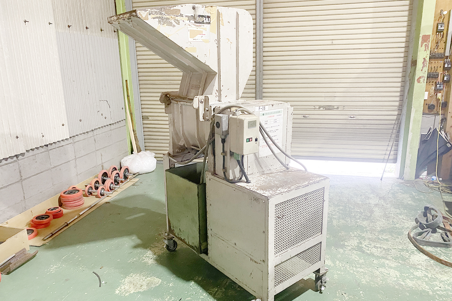 ホーライの中古粉砕機【Z-420（ZC-420）】【10馬力7.5kW】を入荷致し