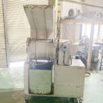 ホーライ社製　中古プラスチック粉砕機　【Z-420（ZC-420）】　【10馬力7.5kW】　正面画像のサムネイル
