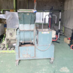 ホーライ社製　中古プラスチック粉砕機　【Z-420（ZC-420）】　【10馬力7.5kW】　正面画像のサムネイル