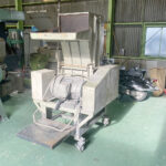 ホーライ社製　中古プラスチック粉砕機　【V-420（VC-420）】　【15馬力11kW】のサムネイル