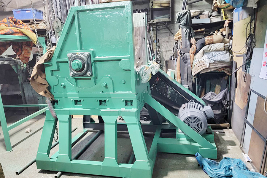太田工業所社製　中古プラスチック粉砕機　【KM-B30】　【30馬力22kW】　側面画像