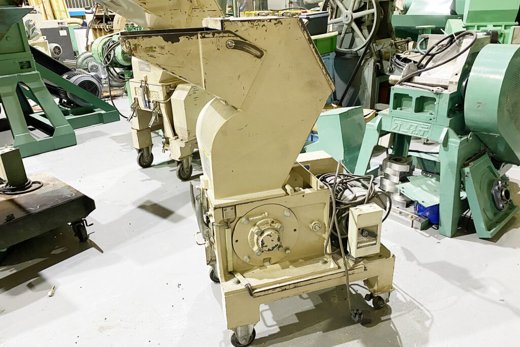 ダイコー精機社製　中古プラスチック粉砕機　【DAS-20】　【3馬力2.2kW】　側面画像