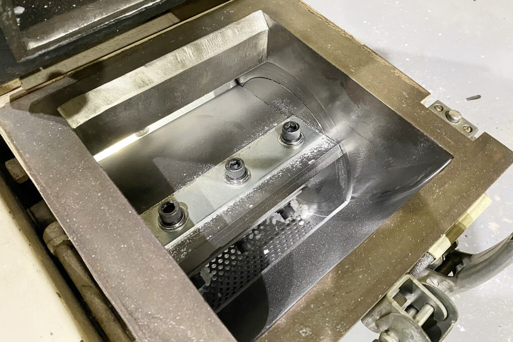 ダイコー精機社製　中古プラスチック粉砕機　【DAS-20】　【3馬力2.2kW】　刃部画像2