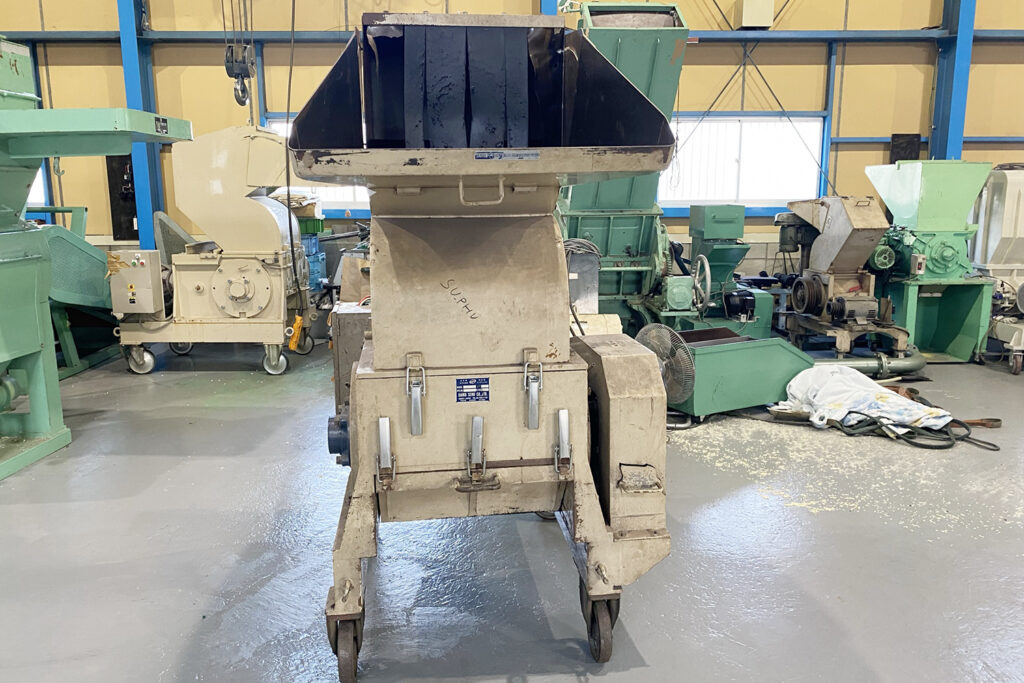 ダイコー精機社製　中古プラスチック粉砕機　【DAS-54】　【20馬力15kW】　正面画像