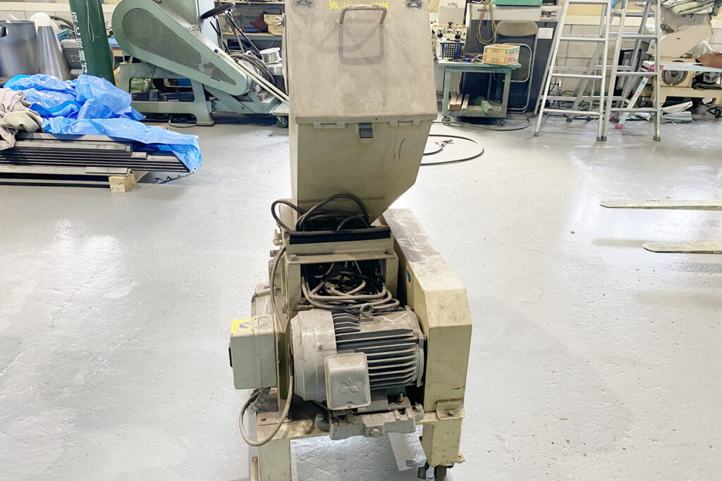 ダイコー精機社製　中古プラスチック粉砕機　【DAS-20】　【3馬力2.2kW】　背面画像