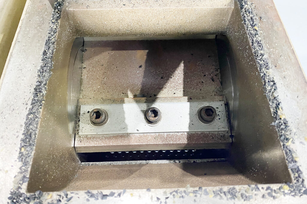 ダイコー精機社製　中古プラスチック粉砕機　【DAS-20】　【3馬力2.2kW】　刃部画像