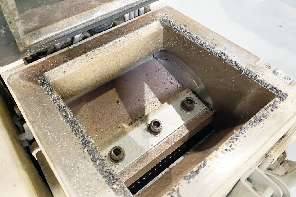 ダイコー精機社製　中古プラスチック粉砕機　【DAS-20】　【3馬力2.2kW】　刃部画像2