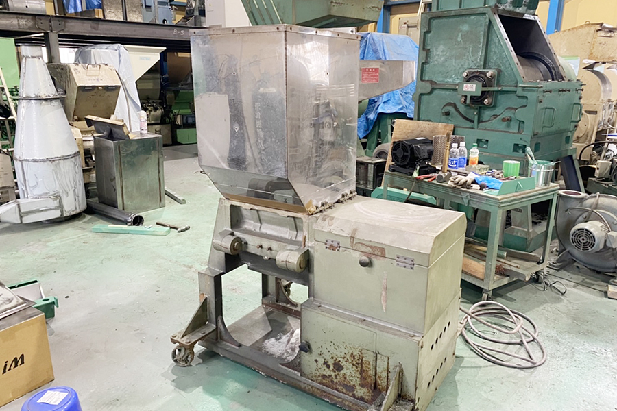 森田精機社製　中古プラスチック粉砕機　【JC-10D】　【10馬力7.5kW】　背面画像