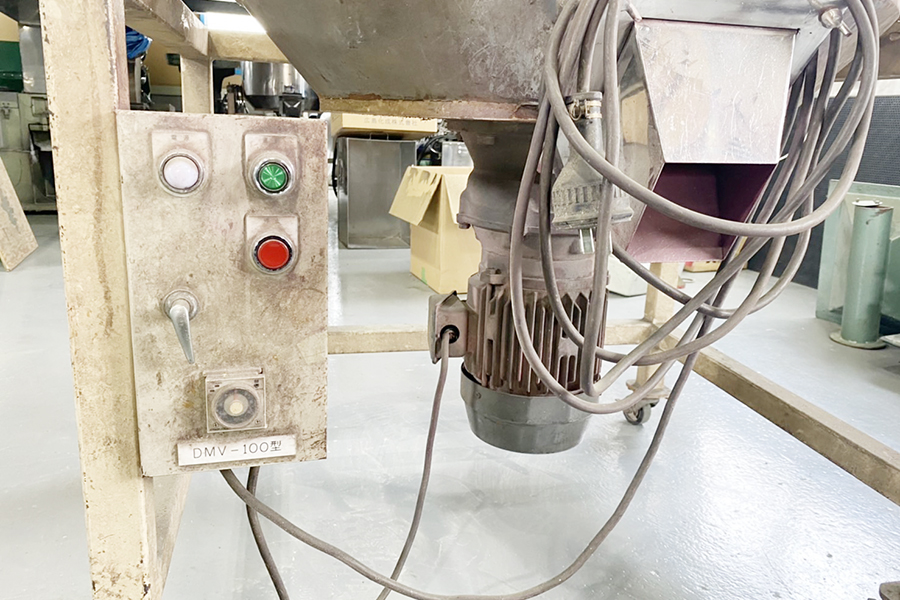 ダイコー精機社製　中古ミキサータンブラー・混合機（横型）　【DMV-100】　【2馬力1.5kW】　スイッチ部画像