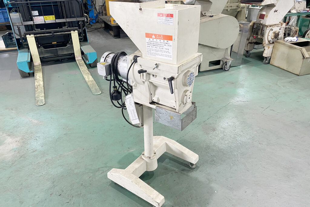 ハーモ社製　中古粒断機 　【SPCⅡ-C400S】　【0.5馬力0.4kW】　側面画像