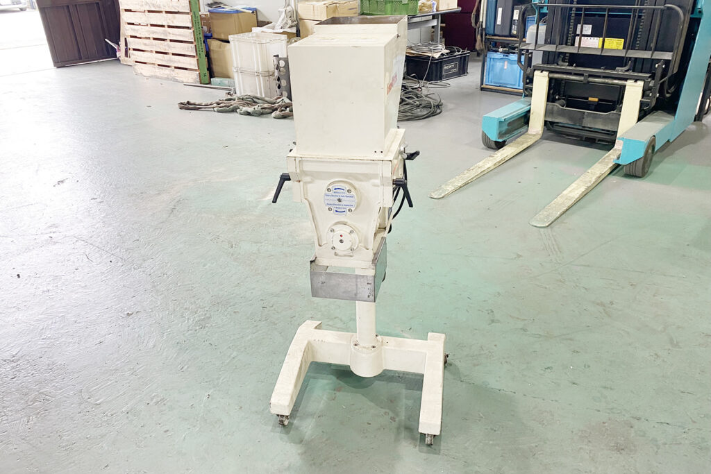 ハーモ社製　中古粒断機 　【SPCⅡ-C400S】　【0.5馬力0.4kW】　背面画像