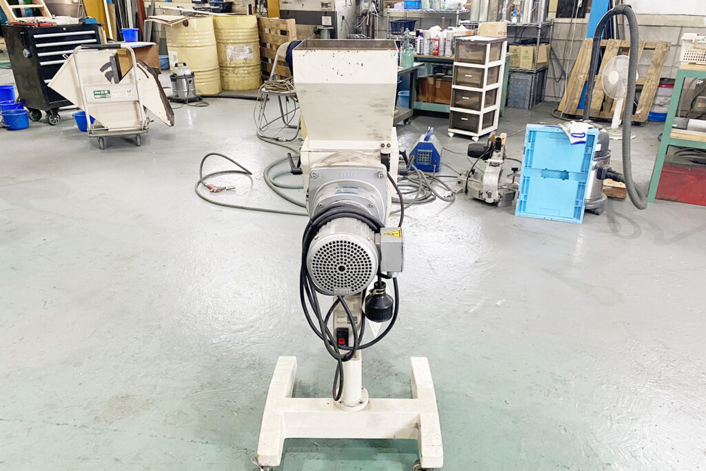 ハーモ社製　中古粒断機 　【SPCⅡ-C400S】　【0.5馬力0.4kW】　側面画像2
