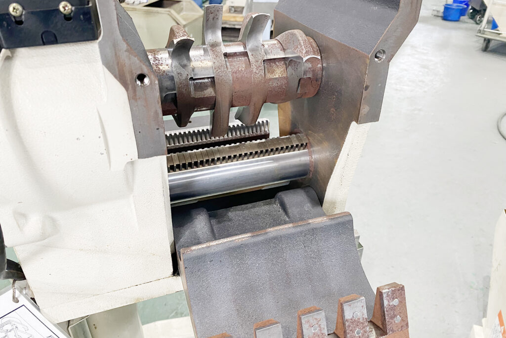 ハーモ社製　中古粒断機 　【SPCⅡ-C400S】　【0.5馬力0.4kW】　刃部画像2
