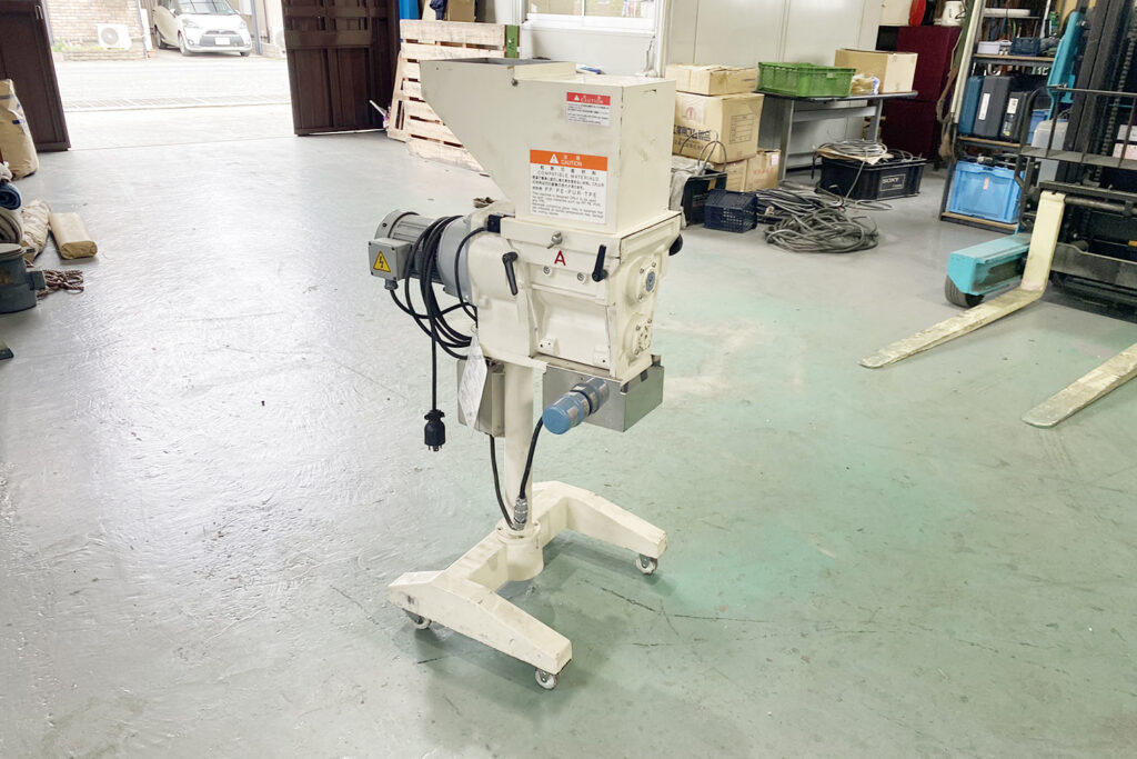 ハーモ社製　中古粒断機 　【SPCⅡ-C400S】　【0.5馬力0.4kW】　側面画像