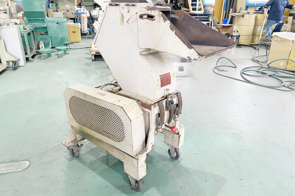 ダイコー精機社製　中古プラスチック粉砕機　【DAS-20】　【3馬力2.2kW】　側面画像