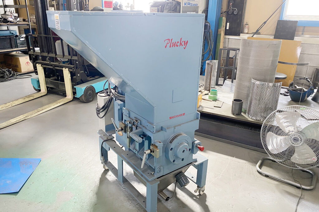 渡部製鋼所社製　中古低速粉砕機（スカッター）　【P21K】　【2馬力1.5kW】