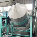 中古タンブラー・混合機（ミキサー）　【容量2t（2000kg）】　【縦型】　側面画像のサムネイル