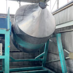 中古タンブラー・混合機（ミキサー）　【容量2t（2000kg）】　【縦型】　正面画像のサムネイル