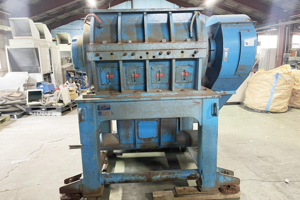 タナカ社製　中古プラスチック粉砕機　【MF55-1050】　【100馬力75kW】　背面画像